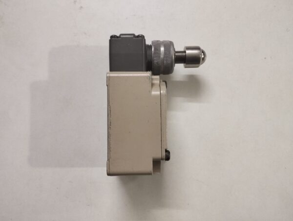 Omron Wlsd3 Limit Switch - Image 3